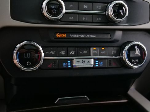 Used 2022 Ford F450 Lariat w/ Lariat Ultimate Package AWD/4WD image 37