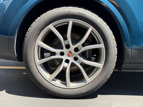 Certified 2026 Porsche Cayenne AWD/4WD image 9