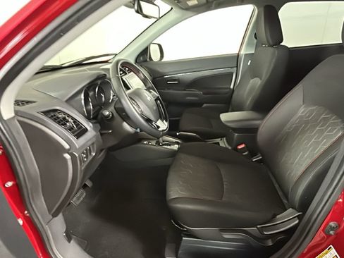 Used 2025 Mitsubishi Outlander Sport LE AWD/4WD image 12