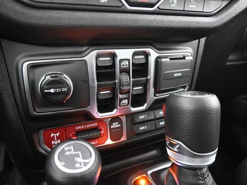 Used 2025 Jeep Gladiator Sport AWD/4WD image 31
