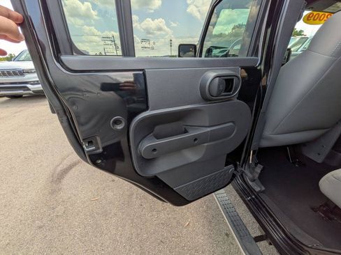 Used 2009 Jeep Wrangler Unlimited X AWD/4WD image 22