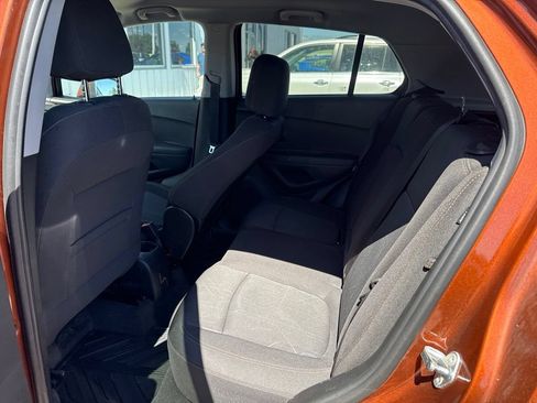 Used 2019 Chevrolet Trax LT w/ LPO, Protection Package FWD image 19
