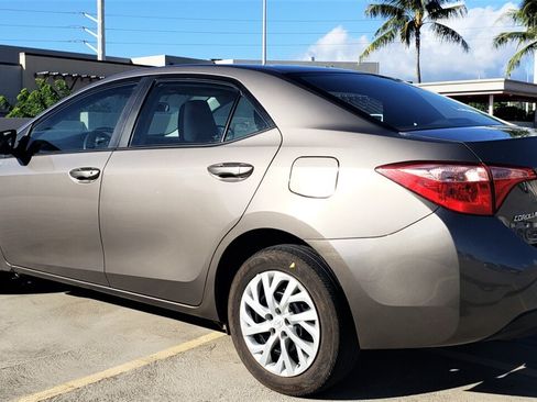 Used 2018 Toyota Corolla LE FWD image 3