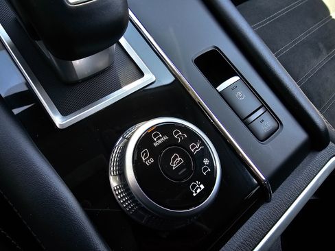 Used 2024 Mitsubishi Outlander SE Black Edition image 35