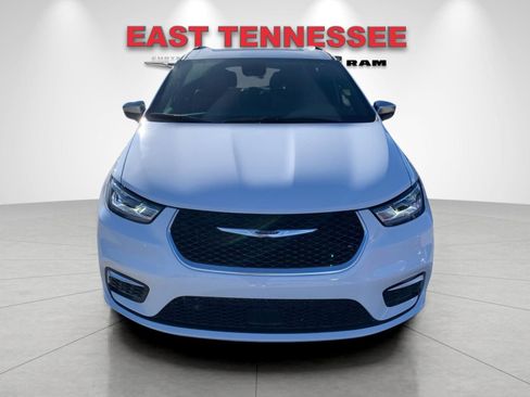 New 2026 Chrysler Pacifica Pinnacle image 8