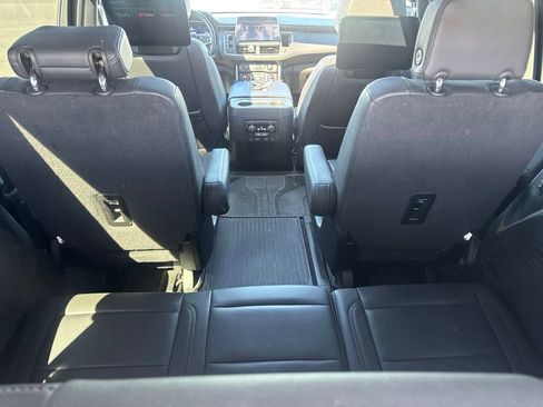 Used 2024 Chevrolet Tahoe Z71 w/ Luxury Package AWD/4WD image 18