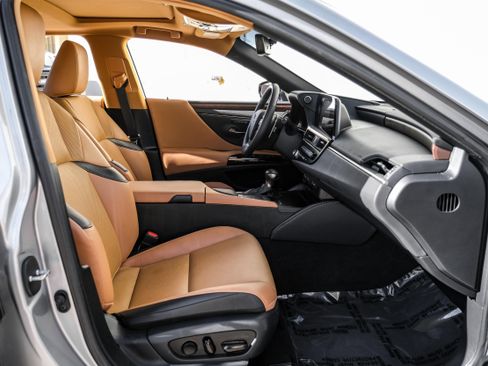 Used 2022 Lexus ES 350 w/ Premium Package image 32