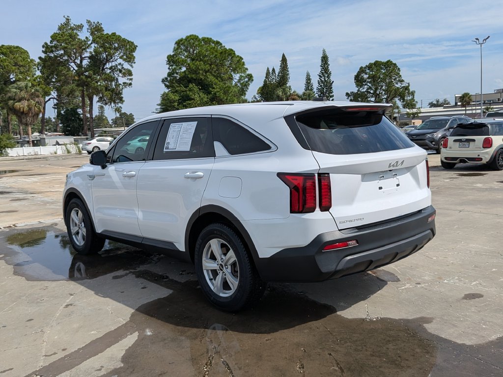 Certified 2023 Kia Sorento LX FWD image 6