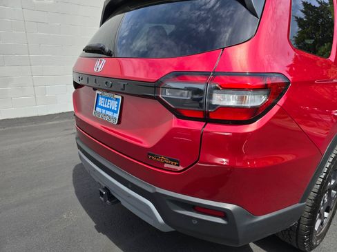 Used 2025 Honda Pilot TrailSport image 15