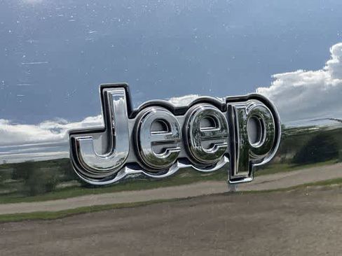 Used 2024 Jeep Grand Cherokee L Altitude AWD/4WD image 19
