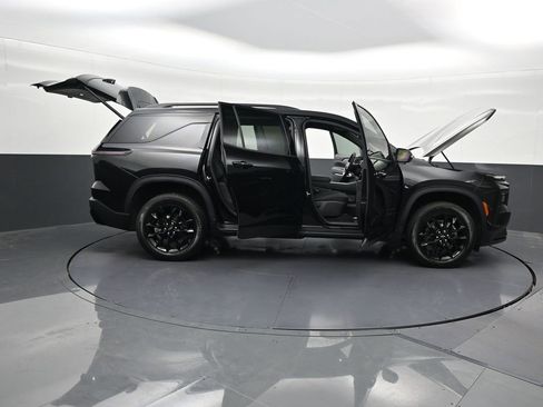 Used 2023 Chevrolet Traverse LT FWD image 31