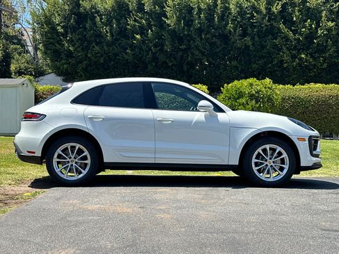 New 2026 Porsche Macan AWD/4WD image 9