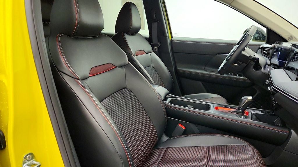Used 2025 Nissan Kicks SR FWD image 23