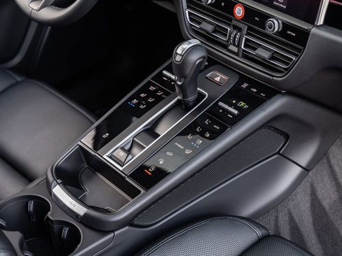 Certified 2026 Porsche Macan AWD/4WD image 50