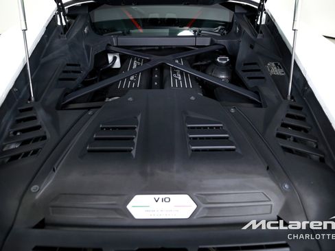 Used 2020 Lamborghini Huracan EVO image 23