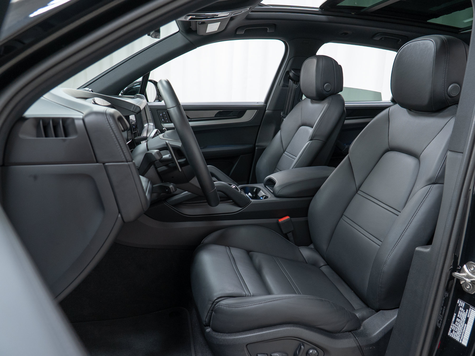 Certified 2026 Porsche Cayenne w/ Premium Package Plus AWD/4WD image 5