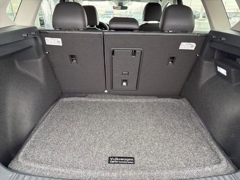 Used 2024 Volkswagen Taos SE image 36