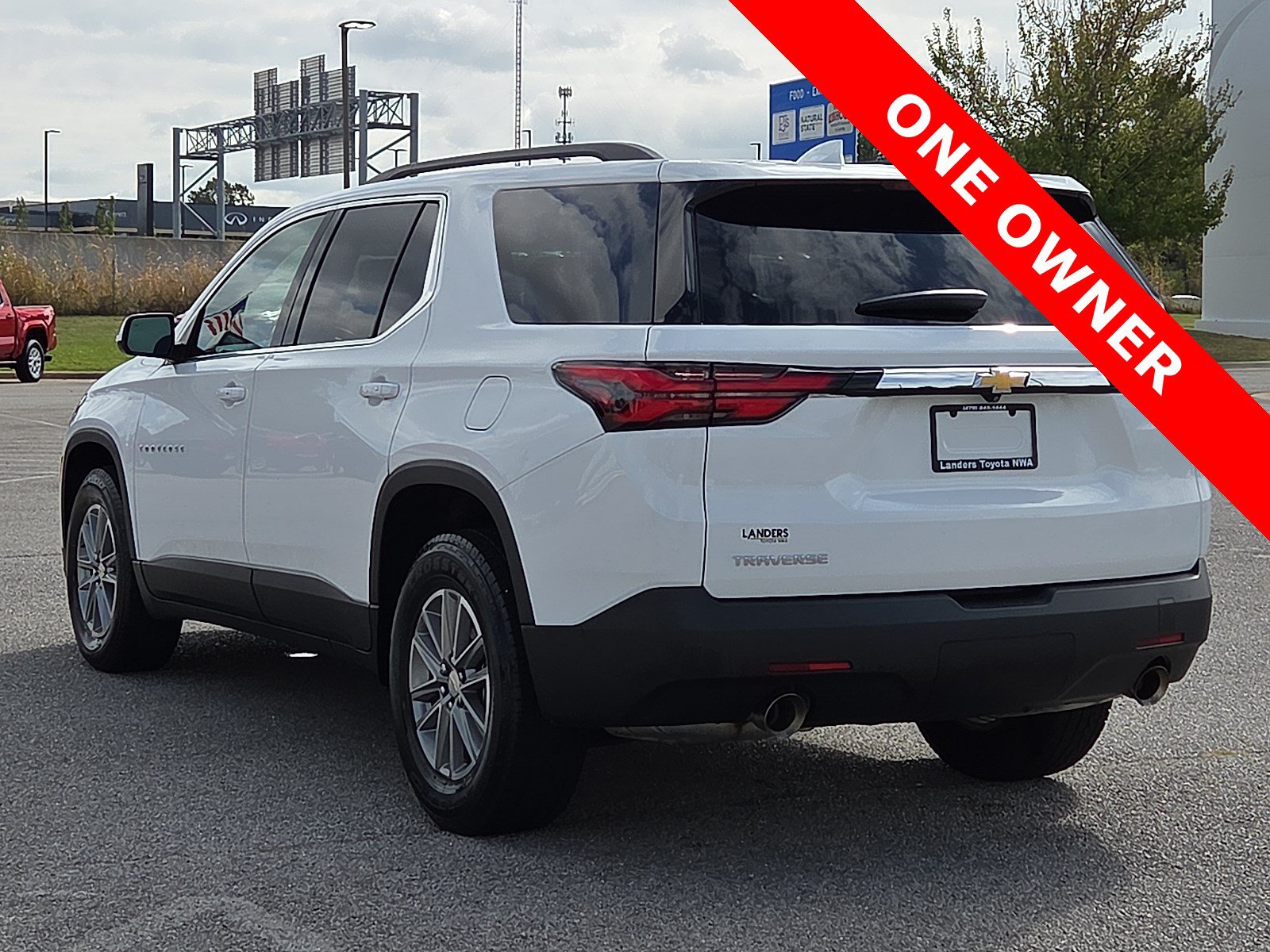 Used 2023 Chevrolet Traverse LT FWD image 4