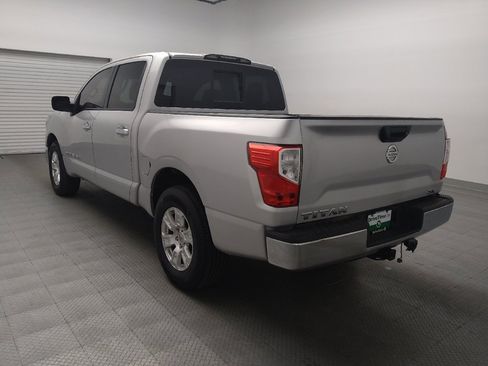 Used 2019 Nissan Titan SV image 5