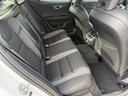 Used 2020 Volvo S60 T5 R-Design image 12