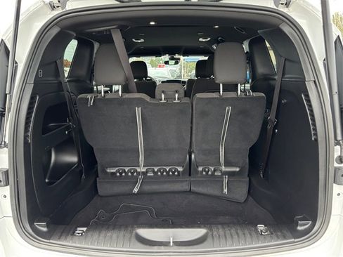 Used 2024 Chrysler Pacifica Touring image 29