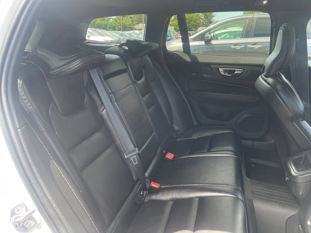 Used 2020 Volvo V60 T5 Cross Country w/ Protection Package AWD/4WD image 19