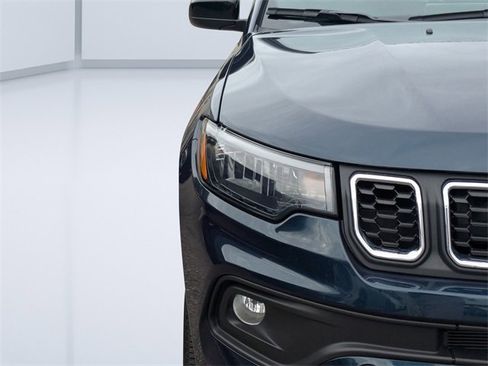 Used 2024 Jeep Compass Latitude image 9