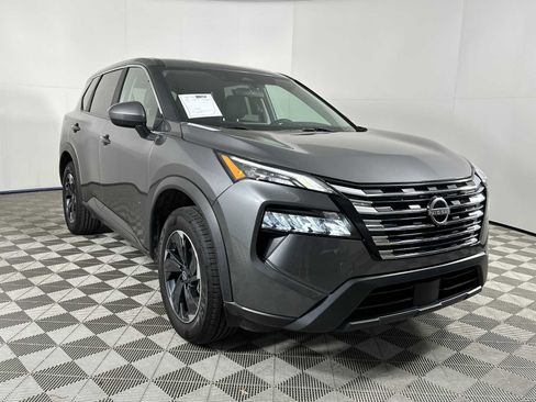 Used 2024 Nissan Rogue SV image 2