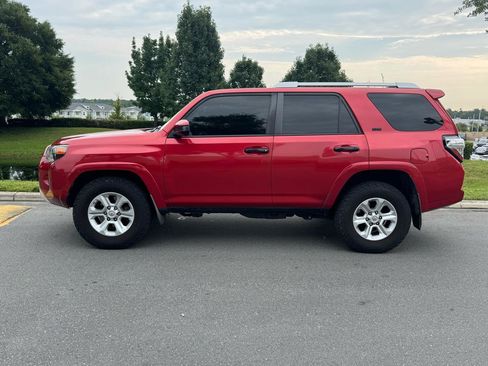 Used 2017 Toyota 4Runner SR5 RWD image 7