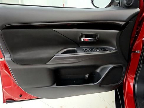 Used 2019 Mitsubishi Outlander ES AWD/4WD image 23