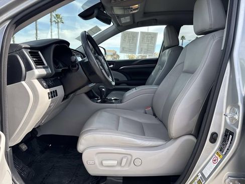 Used 2018 Toyota Highlander Limited Platinum w/ Carpet Mat Package (TMS) image 20