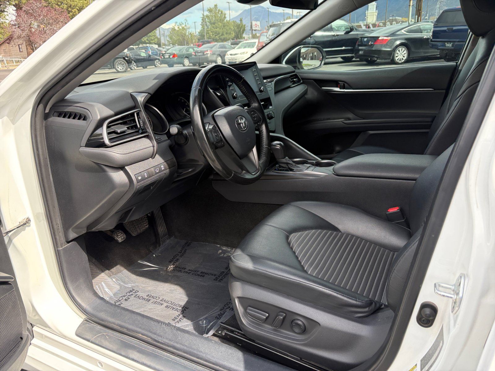 Used 2022 Toyota Camry SE FWD image 10
