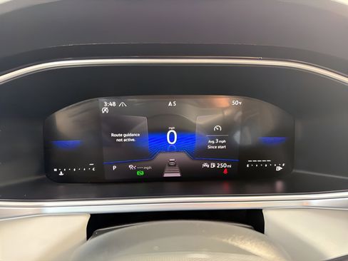 Used 2025 Volkswagen Taos SE image 16