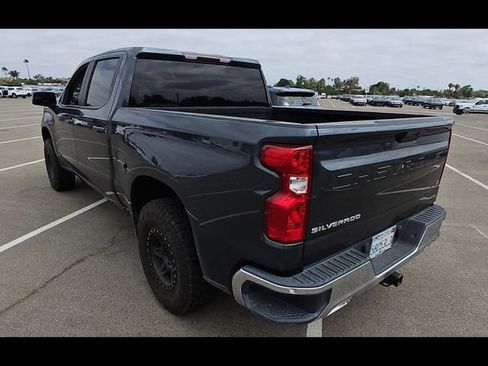 Used 2022 Chevrolet Silverado 1500 LT AWD/4WD image 5