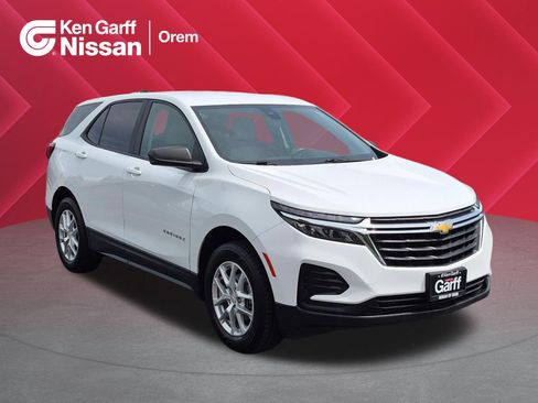 Used 2022 Chevrolet Equinox LS w/ LS Convenience Package AWD/4WD image 1