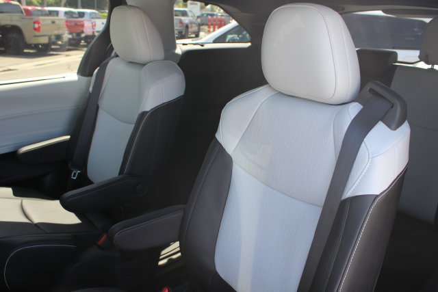 Certified 2026 Toyota Sienna XSE FWD image 32