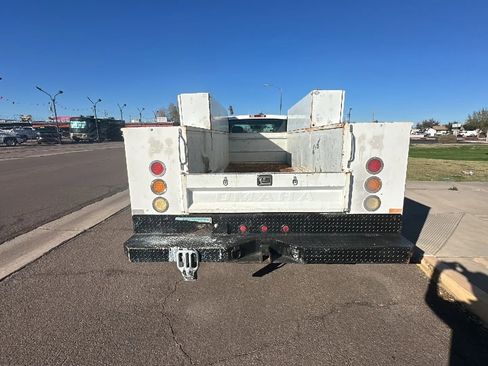 Used 2005 Chevrolet Silverado 3500 2WD Regular Cab image 3
