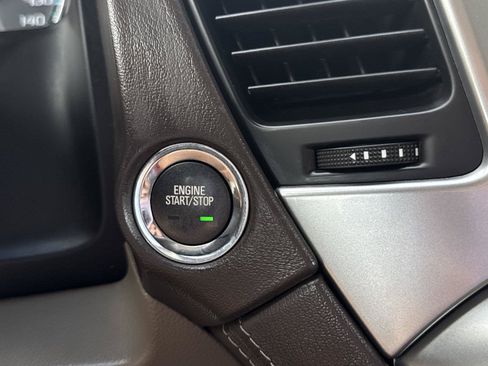 Used 2020 Chevrolet Suburban LT RWD image 25