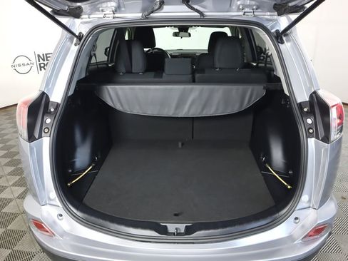 Used 2018 Toyota RAV4 LE AWD/4WD image 29