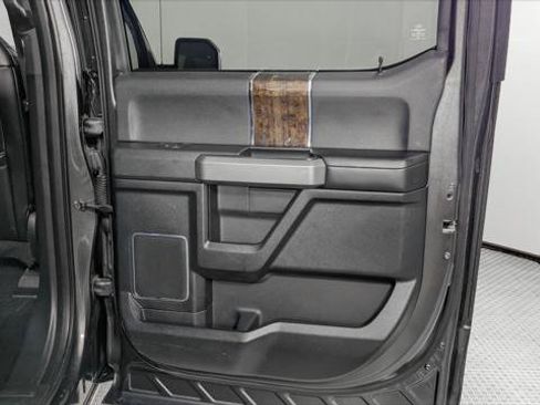 Used 2015 Ford F150 Platinum w/ Equipment Group 701A Luxury RWD image 19