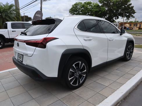 Used 2025 Lexus UX 300h FWD image 5