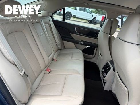 Used 2018 Lincoln Continental Reserve AWD/4WD image 39