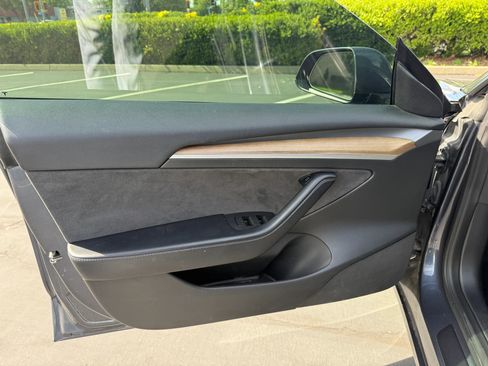 Used 2022 Tesla Model 3 Standard Range image 11