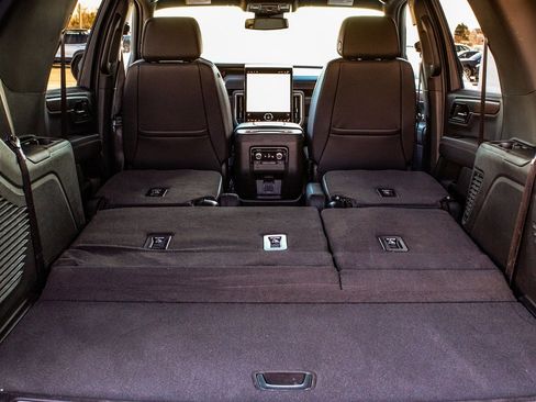 Used 2025 GMC Yukon Denali image 48