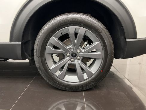 Used 2025 Ford Explorer Active w/ Active Comfort Package image 7