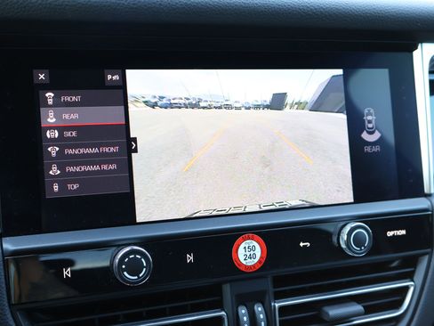Certified 2024 Porsche Macan AWD/4WD image 19