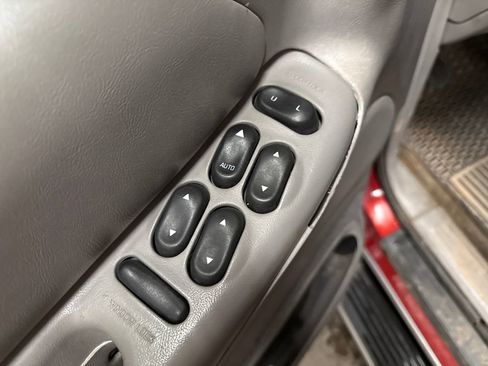 Used 2001 Ford Explorer XLT image 14