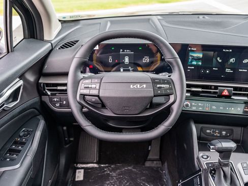 New 2026 Kia Sportage EX FWD image 17