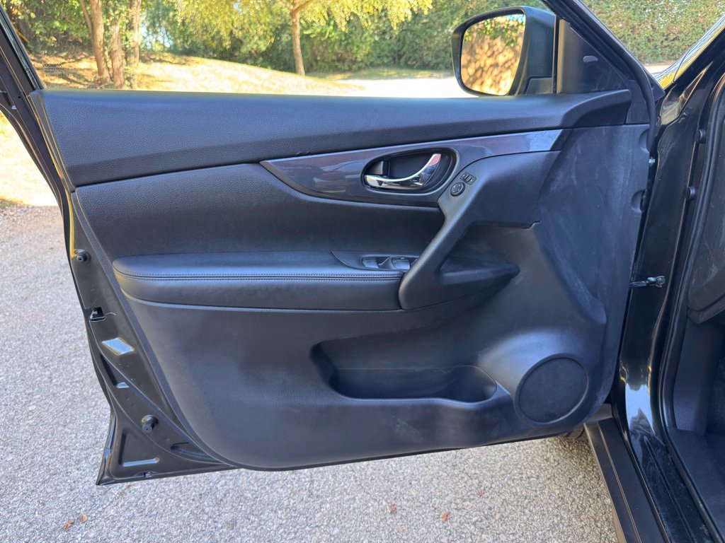 Used 2017 Nissan Rogue SV AWD/4WD image 11