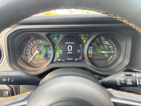 Used 2024 Jeep Wrangler Unlimited w/ Convenience Group AWD/4WD image 25